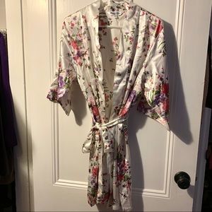 2 for $20🌟 Floral Robe